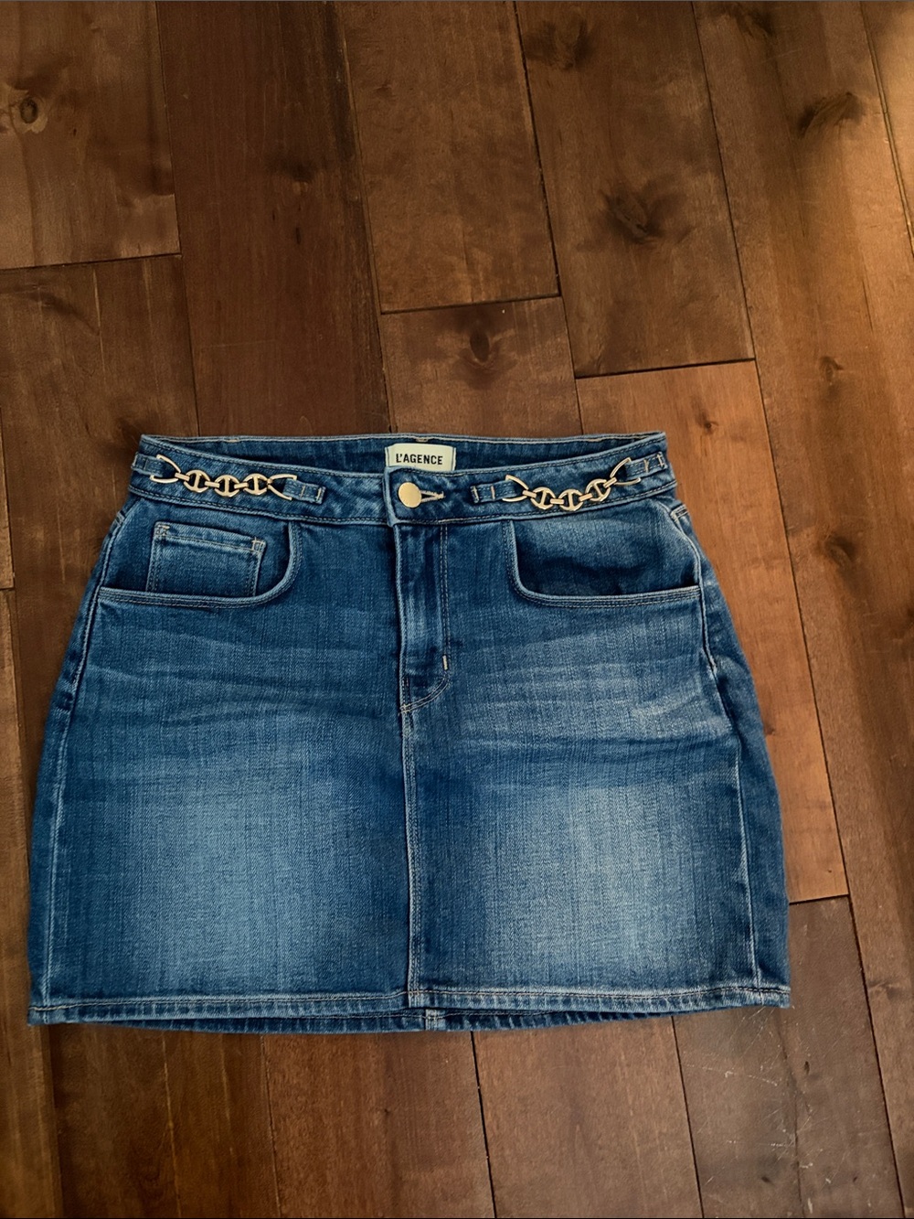 L'AGENCE arlene Blue Denim Mini Skirt withChain Waist Detail size 25